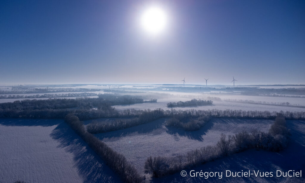 photo vue du ciel sous la neige